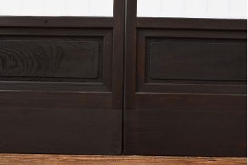 上手物の障子戸4枚をリペア&カスタム!設置場所に合わせてリサイズ。ガラスはクリアガラスへ入れ替え。障子はプラスチック障子に張り替え。濃い茶色で着色し仕上げ。(引き戸、建具)