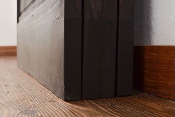 上手物の障子戸4枚をリペア&カスタム!設置場所に合わせてリサイズ。ガラスはクリアガラスへ入れ替え。障子はプラスチック障子に張り替え。濃い茶色で着色し仕上げ。(引き戸、建具)