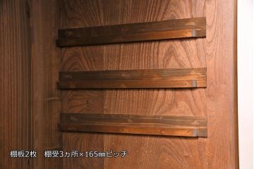 昭和初期の戸棚をリペア&カスタム!板戸をガラス戸に変更。可動式の棚板を設置。黄味がかった茶色に着色し仕上げ。(収納棚、カップボード、食器棚、キャビネット)