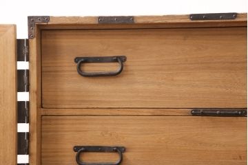 明治期の重ね箪笥の見た目を変えずに綺麗にリペア!ストリップド(剥離)加工済み商品の可動部の調整を行い、ワックス仕上げ。(時代箪笥、収納箪笥、桐箪笥、桐たんす)