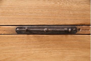 明治期の重ね箪笥の見た目を変えずに綺麗にリペア!ストリップド(剥離)加工済み商品の可動部の調整を行い、ワックス仕上げ。(時代箪笥、収納箪笥、桐箪笥、桐たんす)