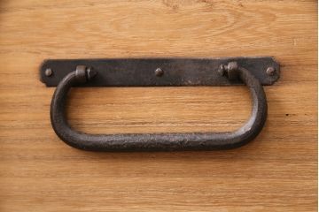 明治期の重ね箪笥の見た目を変えずに綺麗にリペア!ストリップド(剥離)加工済み商品の可動部の調整を行い、ワックス仕上げ。(時代箪笥、収納箪笥、桐箪笥、桐たんす)