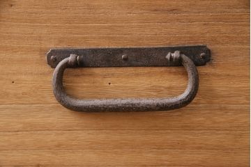 明治期の重ね箪笥の見た目を変えずに綺麗にリペア!ストリップド(剥離)加工済み商品の可動部の調整を行い、ワックス仕上げ。(時代箪笥、収納箪笥、桐箪笥、桐たんす)