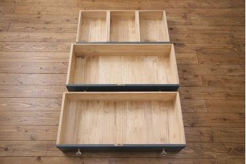 昭和中期の衣装箪笥をリペア&カスタム!天板、鉄脚を取り付け。ネイビーでペイント仕上げ。(リビングボード、チェスト、引き出し)