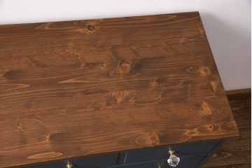 昭和中期の衣装箪笥をリペア&カスタム!天板、鉄脚を取り付け。ネイビーでペイント仕上げ。(リビングボード、チェスト、引き出し)