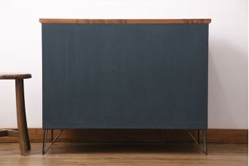 昭和中期の衣装箪笥をリペア&カスタム!天板、鉄脚を取り付け。ネイビーでペイント仕上げ。(リビングボード、チェスト、引き出し)