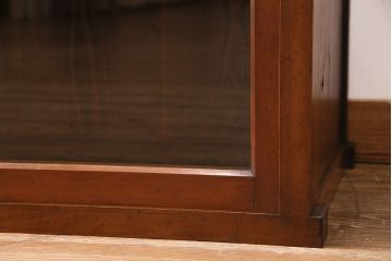 戸棚をリペア&カスタム!可動部の調整を行い、ガラスをクリアガラスへ入れ替え。(収納棚、キャビネット、サイドボード)