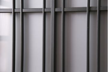 昭和中期のガラス戸2枚をリペア&カスタム!高品質リペア済み商品を設置場所に合わせてリサイズ。(引き戸、建具)