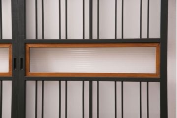 昭和中期のガラス戸2枚をリペア&カスタム!高品質リペア済み商品を設置場所に合わせてリサイズ。(引き戸、建具)