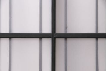昭和中期のガラス戸2枚をリペア&カスタム!高品質リペア済み商品を設置場所に合わせてリサイズ。(引き戸、建具)