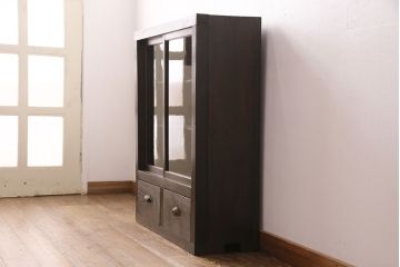 アンティークの収納棚をリペア&カスタム!可動部の調整を行い、傷んだ木部の交換。濃い茶色で着色し仕上げ。(戸棚、キャビネット、食器棚、サイドボード)