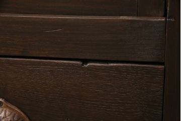 アンティークの収納棚をリペア&カスタム!可動部の調整を行い、傷んだ木部の交換。濃い茶色で着色し仕上げ。(戸棚、キャビネット、食器棚、サイドボード)
