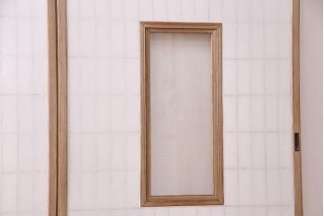 縦額入り障子戸4枚をリペア&カスタム!クリアガラスへ入れ替え。引き手を取り付け。現状に近しい色味に着色し仕上げ。(引き戸、建具)
