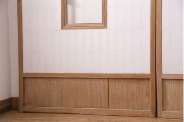 縦額入り障子戸4枚をリペア&カスタム!クリアガラスへ入れ替え。引き手を取り付け。現状に近しい色味に着色し仕上げ。(引き戸、建具)