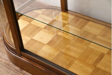 特大ガラスケースをリペア&カスタム!可動部の調整を行い、ガラス棚板を新たに製作。(ショーケース、陳列棚)
