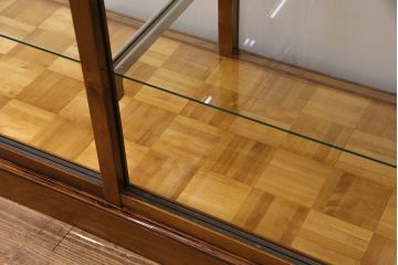 特大ガラスケースをリペア&カスタム!可動部の調整を行い、ガラス棚板を新たに製作。(ショーケース、陳列棚)