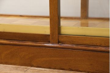 特大ガラスケースをリペア&カスタム!可動部の調整を行い、ガラス棚板を新たに製作。(ショーケース、陳列棚)