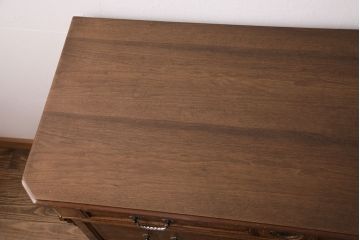 フランスアンティークのチェストの見た目を変えずに綺麗にリペア!傷んだ木部の交換。可動部の調整。1トーン落ち着いた色味に着色し仕上げ(引き出し、サイドボード)