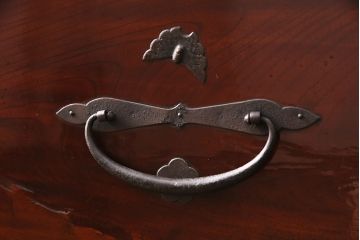 明治期の二本松箪笥ローボードをリペア&カスタム!可動部の調整を行い、木製脚を取り付け。(衣装箪笥、和タンス、リビングボード)
