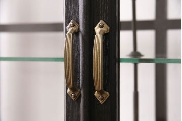 ビンテージのケビントをリペア&カスタム!天板をガラスに変更。アジャスター金具を取り付け。カシュー塗装で仕上げ。(デンタルケース、デンタルキャビネット、収納棚、ガラスケース、ショーケース、キャビネット)