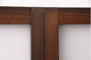 昭和初期のガラス戸4枚をリペア&カスタム!設置場所に合わせてリサイズ。ガラスをすりガラスへ入れ替え。鍵を取り外し、埋め木加工。同時購入品と色味を合わせて着色し仕上げ。(引き戸、建具)