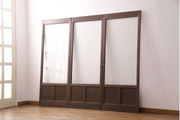 昭和中期のガラス戸3枚をリペア&カスタム!設置場所に合わせてリサイズ。欠損した引き手を取り付け。外部用塗装で仕上げ。(引き戸、建具)