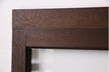 昭和中期のガラス戸3枚をリペア&カスタム!設置場所に合わせてリサイズ。欠損した引き手を取り付け。外部用塗装で仕上げ。(引き戸、建具)