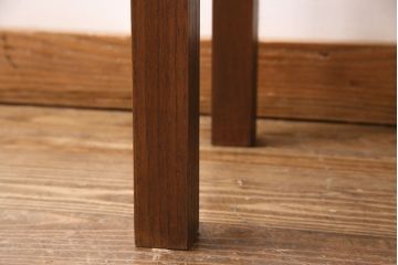 大正昭和初期の関西火鉢をリペア&カスタム!栗材の内箱とガラス天板を製作し、ショーケースとしても使用できるようにリメイク。ブナ材の脚の取り付け。(火鉢)