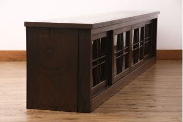 大正期のローボードをリペア&カスタム!建具の金網をクリアガラスへ差し替え。天板、可動式の棚板を取り付け。新材のみ着色し仕上げ。(収納棚、テレビ台)