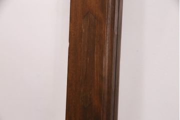 組子細工入り木製ドアをリペア&カスタム!設置場所に合わせてリサイズ。鍵、取っ手、蝶番、ローラー締りを取り付け。クリアガラス、花菱模様ガラス、変わり花菱模様ガラスを組み入れ。当店商品を参考に着色し仕上げ。(玄関ドア、建具)
