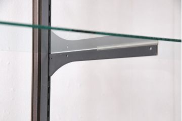 イギリスの大型ガラスケースをリペア&カスタム!可動部の調整を行い、ガラス棚板を2枚追加。(ショーケース、陳列棚)