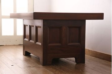 松本民芸家具のA型洋炉卓をリペア&カスタム!ショーケースとしても使用できるように付け替え可能な栗材の内箱、ガラス天板を製作。(火鉢)