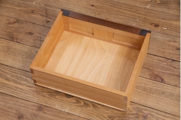 松本民芸家具のA型時計台にリペア&カスタム!キャビネットとしても使用できるように時計部分と付け替え可能な丸板を製作。転倒防止金具の取り付け。(収納棚、キャビネット)