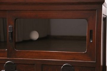 昭和初期のテレビ台をリペア&カスタム!鉄脚を取り付け。背面穴開け加工。建具はクリアガラスに入れ替え。(ローボード、収納棚)