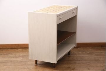 G-PLANのタイルトップキャビネットをリペア&カスタム!巾木に合わせてカットし、木製脚を取り付け。底板の補強。(収納棚、オープンラック)