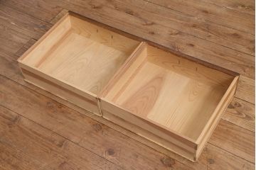 昭和中期の茶棚の見た目を変えずに綺麗にリペア!可動部の調整。現状に近しい色味に着色し、ウレタン塗膜、ワックス仕上げ。(しゅうのうだな、とだな、茶箪笥)