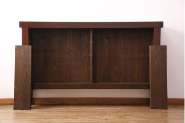 明治期の水屋箪笥をリペア&カスタム!収納部をセパレートさせ、棚板を新たに製作。框の耳の間を埋め木加工した天板を取り付け。1トーン落ち着いた色味に着色し仕上げ。(収納棚、戸棚、食器棚、下駄箱)