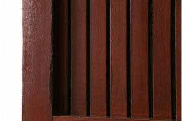明治期の蔵戸をリペア&カスタム!設置場所に合わせてリサイズ。金具は黒色に着色。(玄関戸、引き戸、建具)
