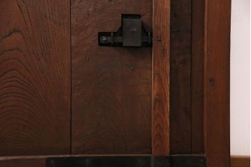 明治期の蔵戸をリペア&カスタム!設置場所に合わせてリサイズ。金具は黒色に着色。(玄関戸、引き戸、建具)