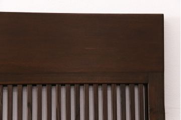 昭和初期の格子戸3枚をリペア&カスタム!設置場所に合わせてリサイズ。戸車を取り付け。ガラスを麻の葉模様ガラスに入れ替え。裏障子はプラスチック障子に張り替え。ウォールナット色に着色し仕上げ。(引き戸、建具)
