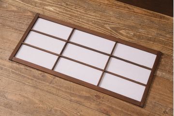 昭和初期の格子戸3枚をリペア&カスタム!設置場所に合わせてリサイズ。戸車を取り付け。ガラスを麻の葉模様ガラスに入れ替え。裏障子はプラスチック障子に張り替え。ウォールナット色に着色し仕上げ。(引き戸、建具)