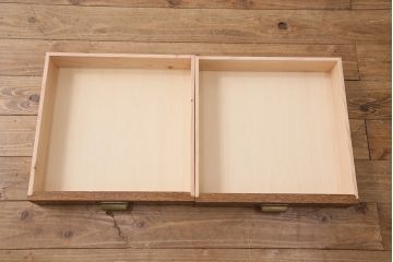 昭和中期のガラスケースの見た目を変えずに綺麗にリペア!傷んだ木部の交換。破損したガラスの入れ替え。明るい茶色で着色し仕上げ。(ショーケース、陳列棚)