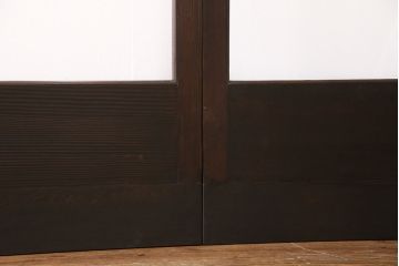 ガラス戸4枚をリペア&カスタム!設置場所に合わせてリサイズ。引き手、戸車を取り付け。濃い茶色で着色し仕上げ。(引き戸、建具)