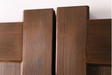 大正昭和初期の門扉一対をリペア&カスタム!耐荷重蝶番を取り付け。剥離後、明るい茶色に着色し、仕上げ。(木製ドア、建具)