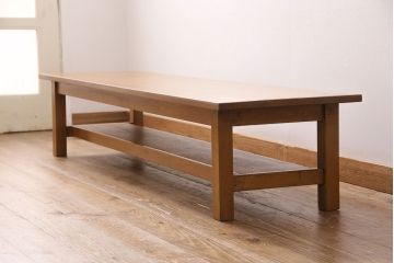 昭和中期の長テーブルの見た目を変えずに綺麗にリペア!クリーニングを行い、天板ウレタン仕上げ。(ローテーブル、作業台)