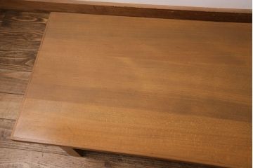 昭和中期の長テーブルの見た目を変えずに綺麗にリペア!クリーニングを行い、天板ウレタン仕上げ。(ローテーブル、作業台)