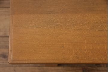 昭和中期の長テーブルの見た目を変えずに綺麗にリペア!クリーニングを行い、天板ウレタン仕上げ。(ローテーブル、作業台)
