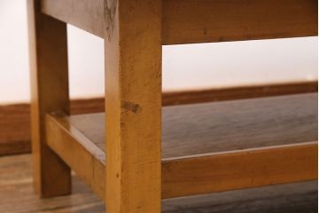 昭和中期の長テーブルの見た目を変えずに綺麗にリペア!クリーニングを行い、天板ウレタン仕上げ。(ローテーブル、作業台)