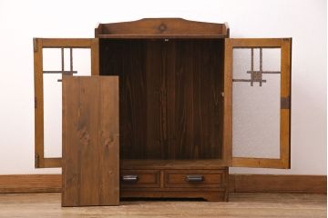昭和初期の戸棚をリペア&カスタム!建具はダイヤガラスに入れ替え。引き手、取っ手を取り替え。現状に近しい色味に着色し仕上げ。(収納棚、本棚、キャビネット)