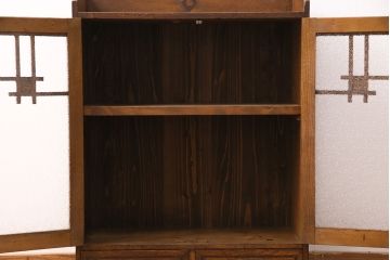 昭和初期の戸棚をリペア&カスタム!建具はダイヤガラスに入れ替え。引き手、取っ手を取り替え。現状に近しい色味に着色し仕上げ。(収納棚、本棚、キャビネット)